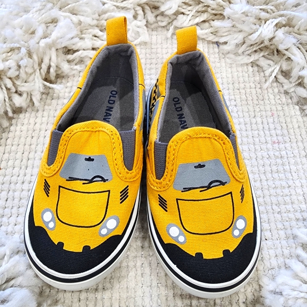 Old Navy, Car graphic slip-on sneakers, toddler boys sz 5
